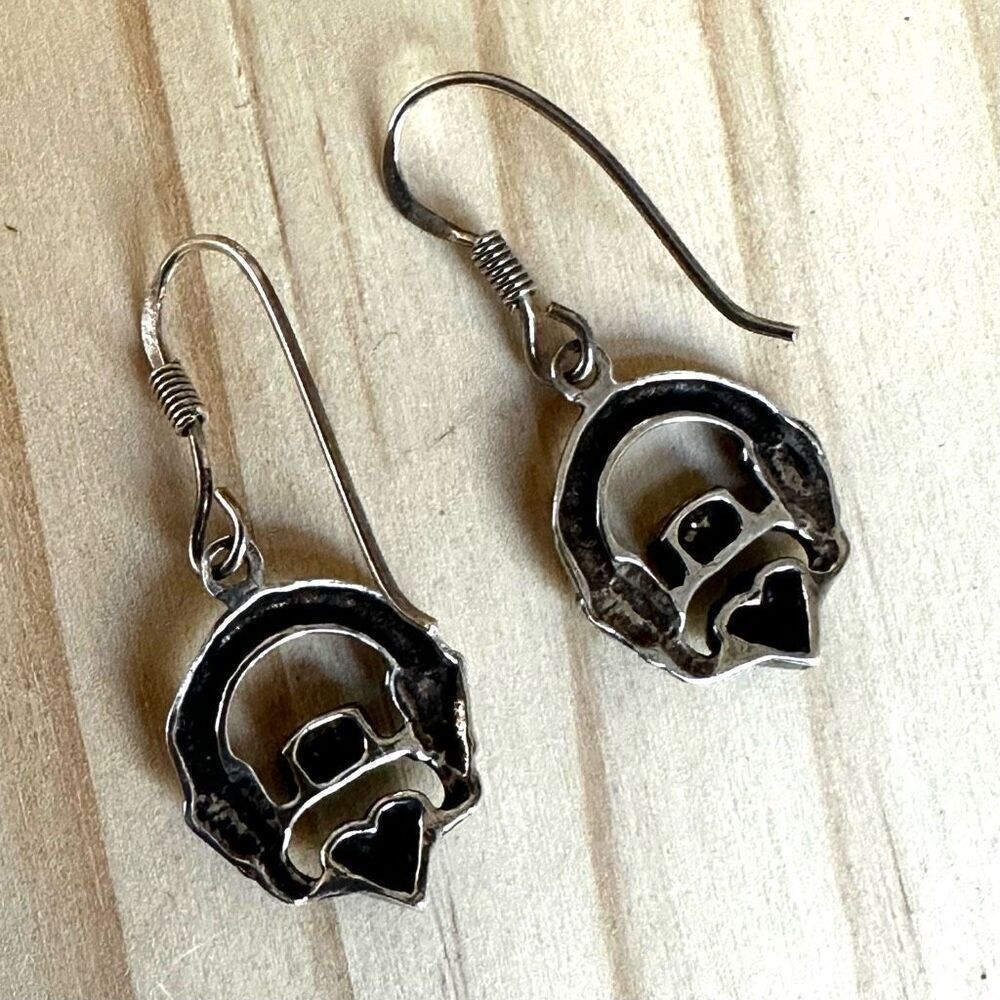 Sterling SilverโCladdagh Earrings with Black Onyx Hearts - Picture 8 of 8